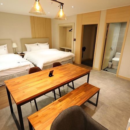 The First Hotel Changwon Ngoại thất bức ảnh