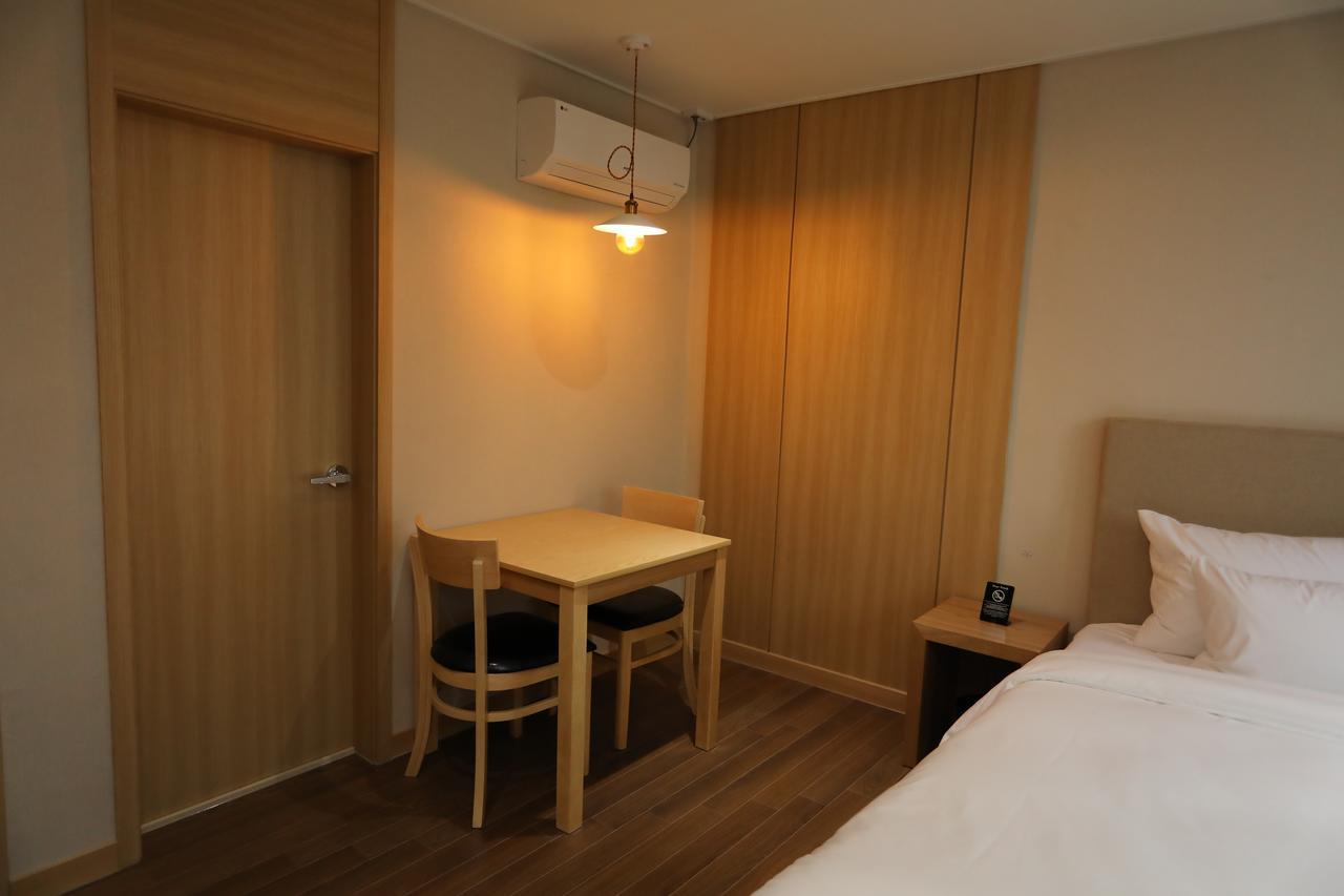 The First Hotel Changwon Ngoại thất bức ảnh