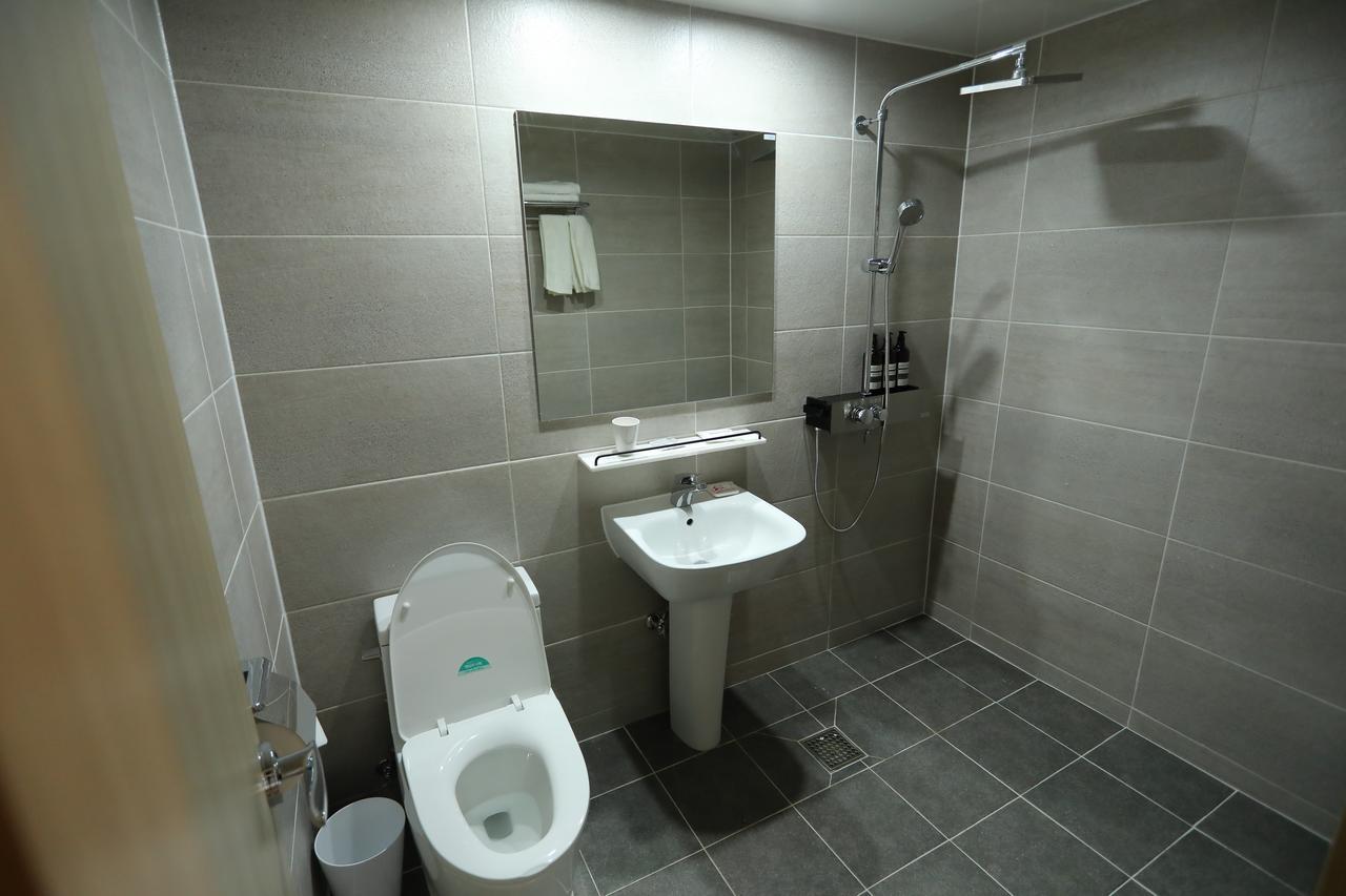 The First Hotel Changwon Ngoại thất bức ảnh