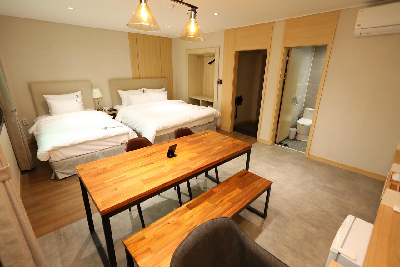 The First Hotel Changwon Ngoại thất bức ảnh