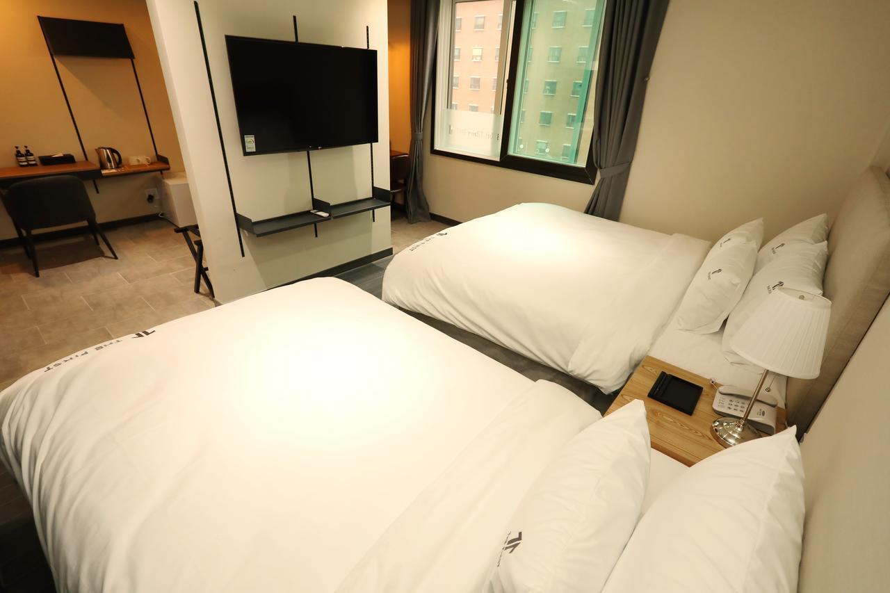 The First Hotel Changwon Ngoại thất bức ảnh