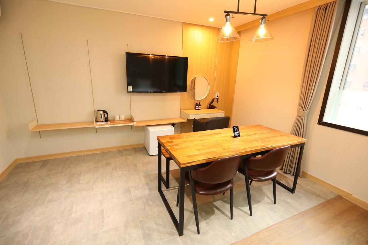 The First Hotel Changwon Ngoại thất bức ảnh