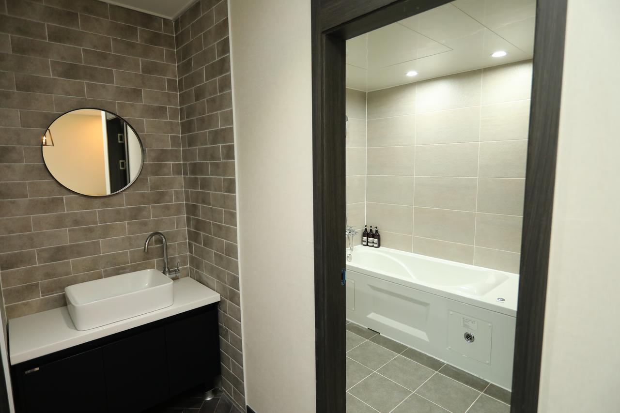The First Hotel Changwon Ngoại thất bức ảnh
