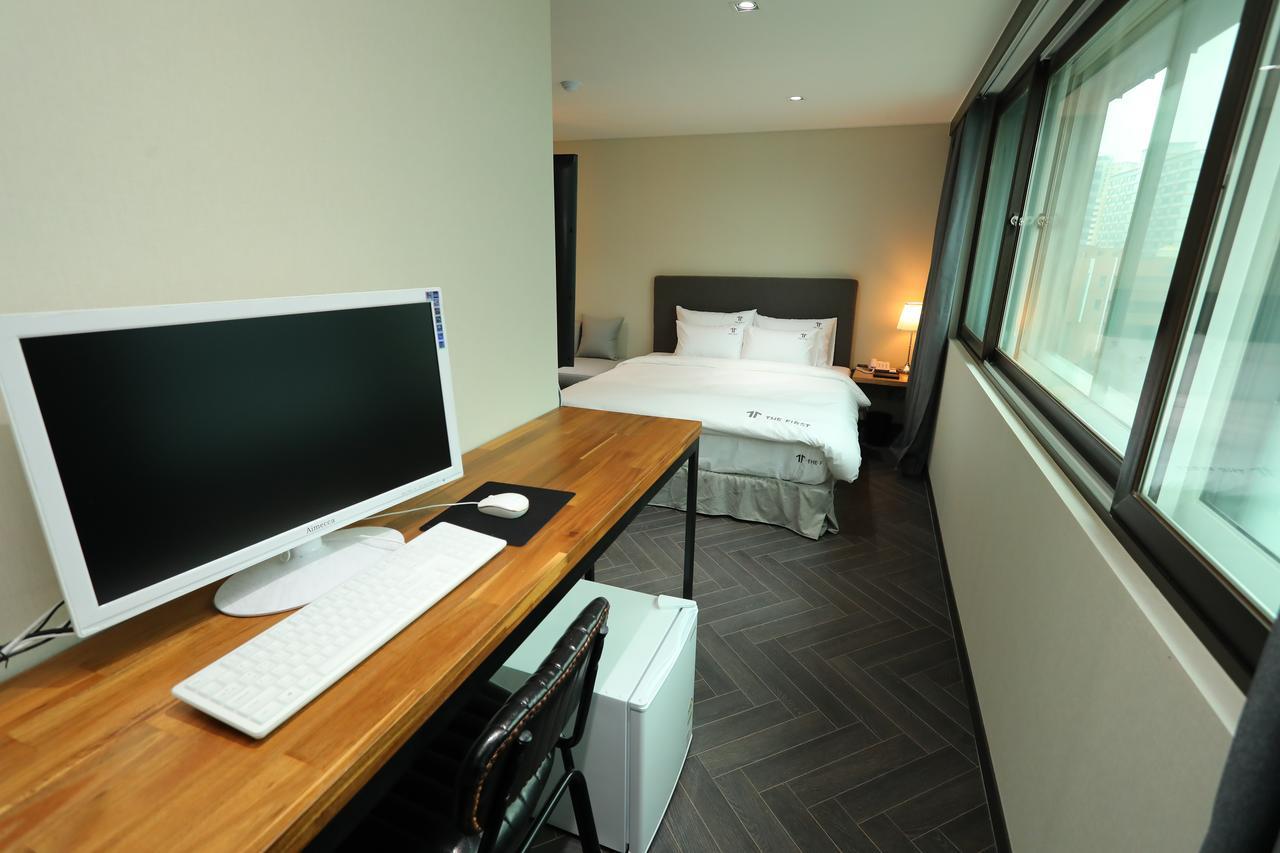 The First Hotel Changwon Ngoại thất bức ảnh