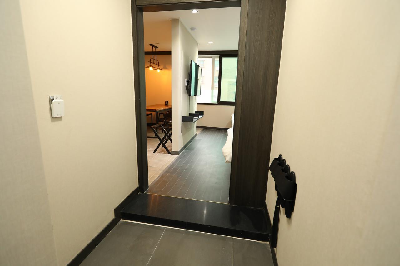 The First Hotel Changwon Ngoại thất bức ảnh