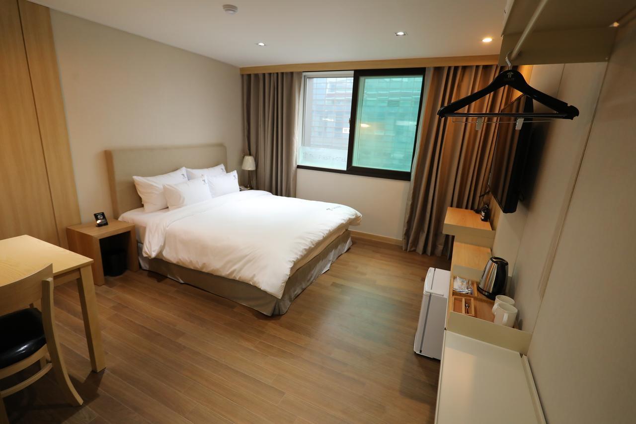 The First Hotel Changwon Ngoại thất bức ảnh