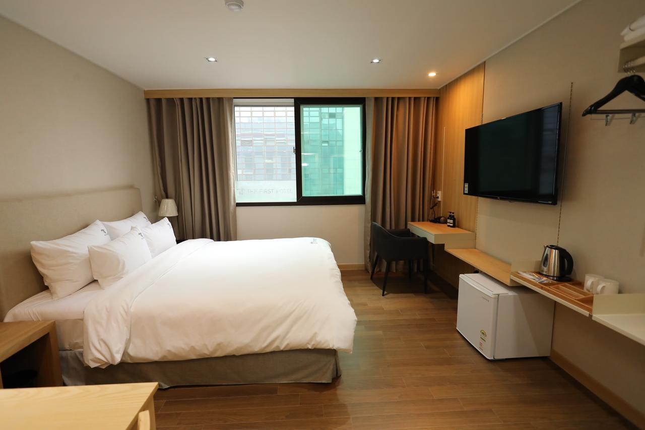 The First Hotel Changwon Ngoại thất bức ảnh