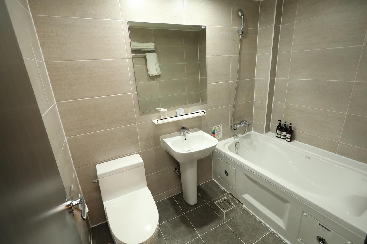 The First Hotel Changwon Ngoại thất bức ảnh