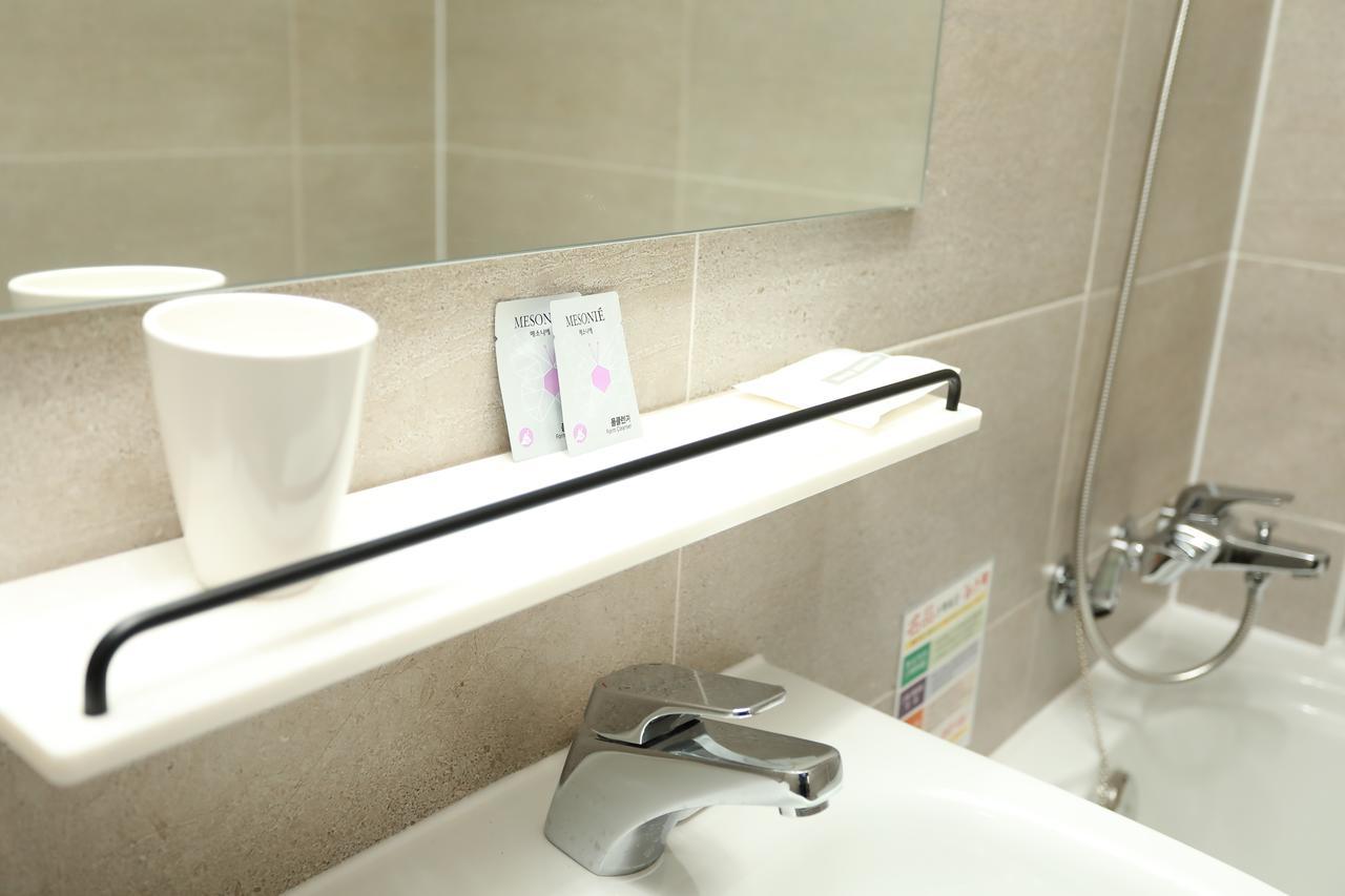 The First Hotel Changwon Ngoại thất bức ảnh