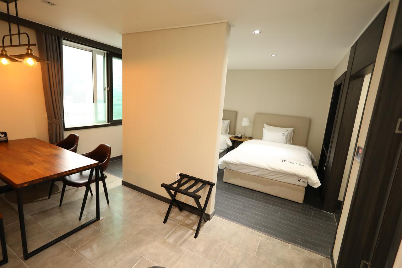 The First Hotel Changwon Ngoại thất bức ảnh
