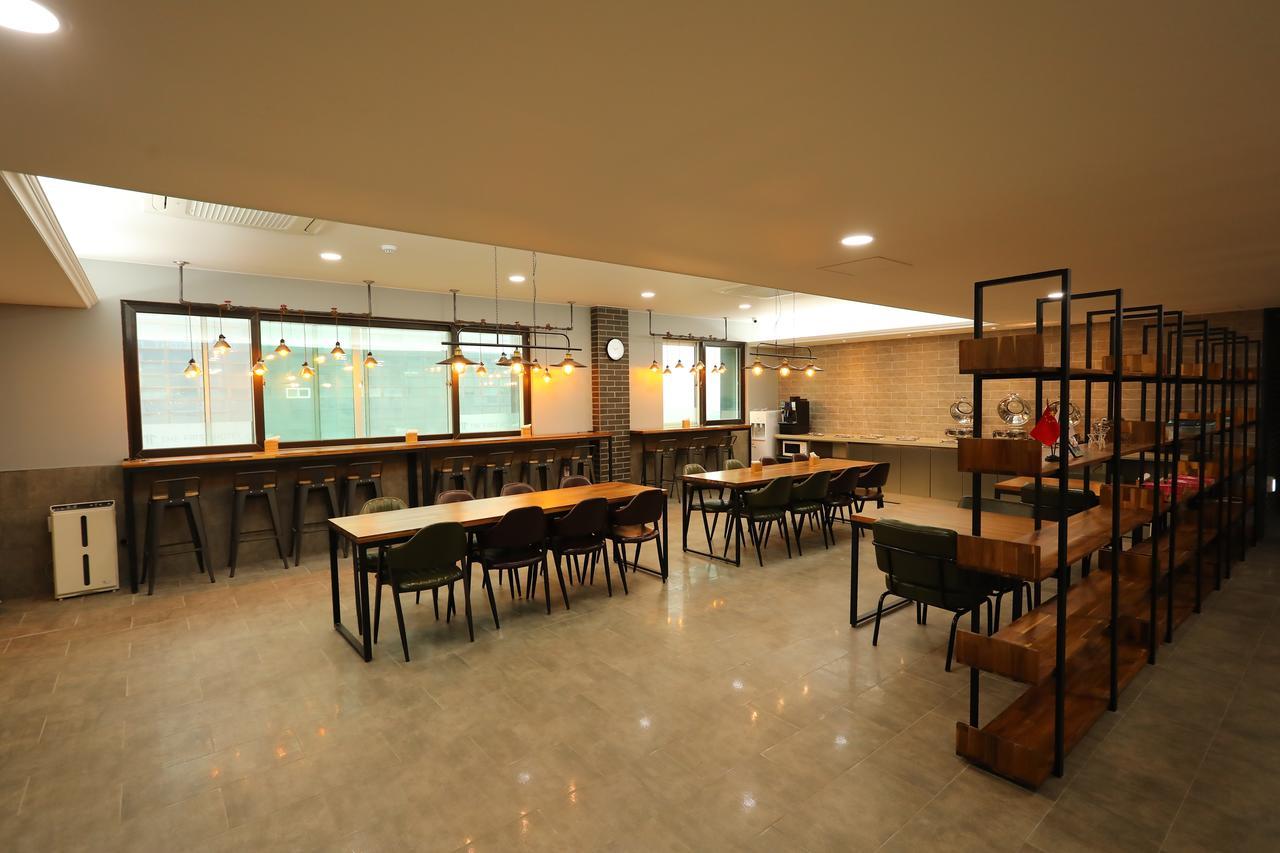The First Hotel Changwon Ngoại thất bức ảnh