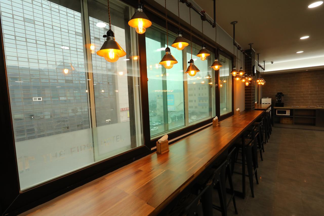 The First Hotel Changwon Ngoại thất bức ảnh