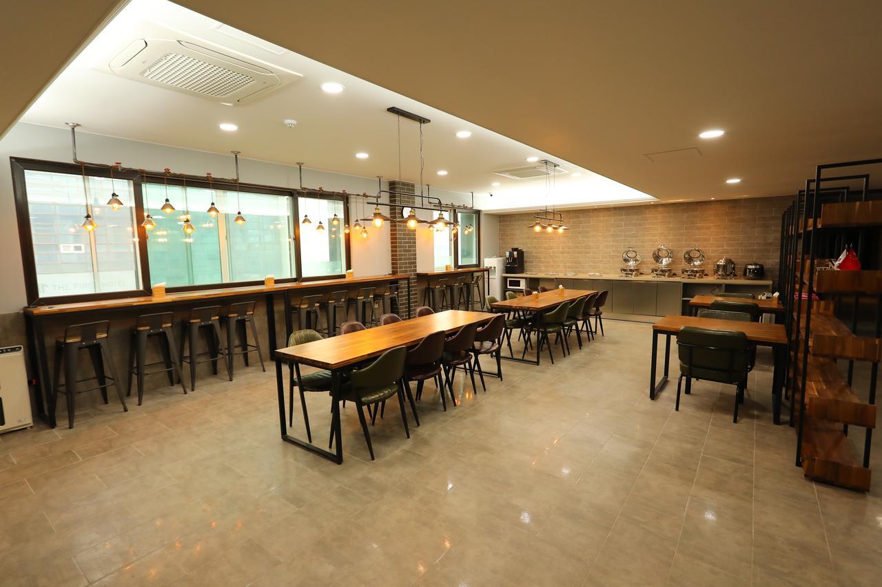 The First Hotel Changwon Ngoại thất bức ảnh