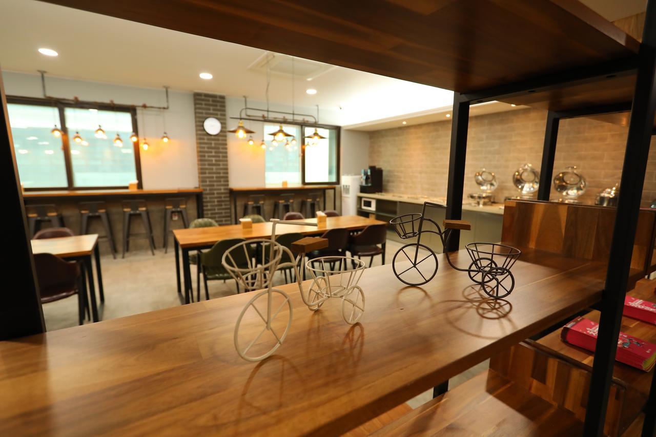 The First Hotel Changwon Ngoại thất bức ảnh