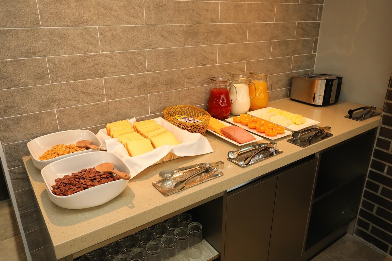 The First Hotel Changwon Ngoại thất bức ảnh