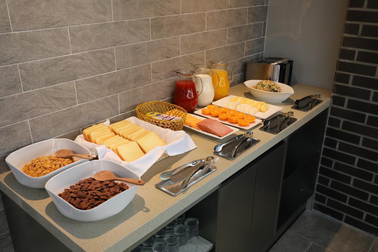 The First Hotel Changwon Ngoại thất bức ảnh