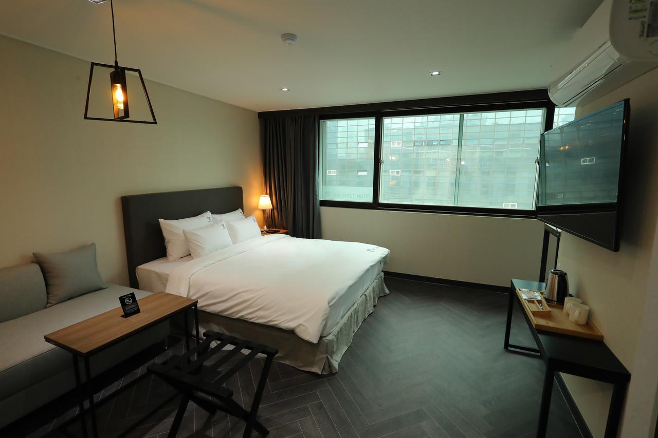 The First Hotel Changwon Ngoại thất bức ảnh