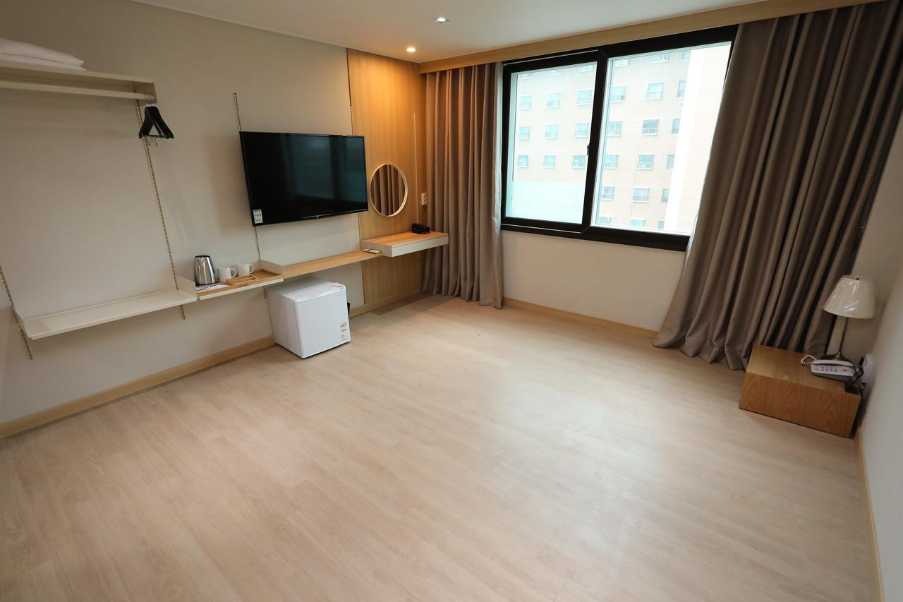 The First Hotel Changwon Ngoại thất bức ảnh